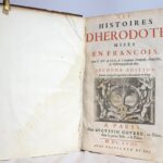 "Les Histoires" d'Hérodote, appelé "le père de l'Histoire" est sans doute à l'origne du roman historique