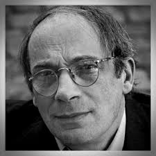 Frédéric H Fajardie est un écrivain français. Il a écris "La lanterne des morts en 2006 