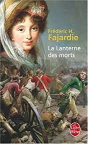 "La lanterne des morts" commence quand le Valencey d'Adana revient d'un exil ordonné par Louis XVI. Le roi est mort donc il peut rentrer en France et essayer de retrouver son amour Victoire qu'il n'a pas vu depuis 13 ans et qui a été enlevée.